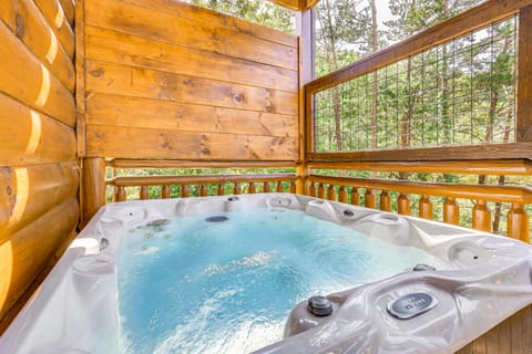 'Shady Pines' Mountain Retreat w/ Hot Tub! House in Pigeon Forge