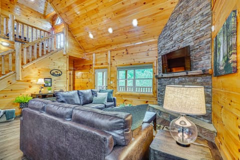 'Shady Pines' Mountain Retreat w/ Hot Tub! House in Pigeon Forge