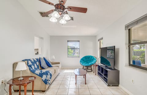 13 Mi to Hudson Beach: Family Escape w/ Lanai House in Spring Hill