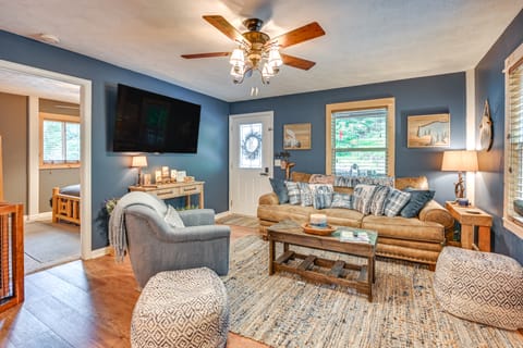 Murray Cabin w/ Hot Tub: Walk to Kentucky Lake! House in Lake Barkley