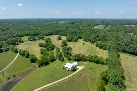 Spacious Rural Getaway in Lexington w/ Deck! House in Alabama