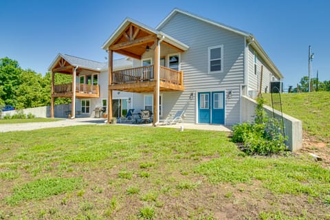 Peaceful Missouri Getaway w/ Valley View & Patio! Apartment in Ozark Mountains