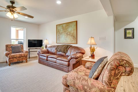 Peaceful Missouri Getaway w/ Valley View & Patio! Apartment in Ozark Mountains