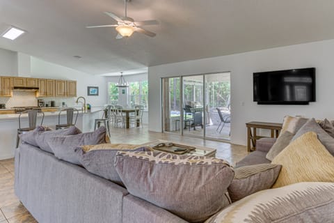 Pensacola Home w/ Large Yard: 4 Mi to Beach House in Alabama