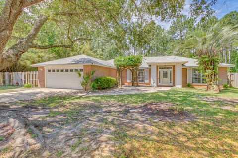 Pensacola Home w/ Large Yard: 4 Mi to Beach House in Alabama