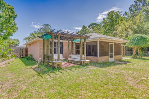 Pensacola Home w/ Large Yard: 4 Mi to Beach House in Alabama