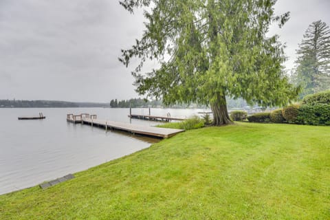 Waterfront Grapeview Escape w/ Boat Dock & Views! House in Puget Sound