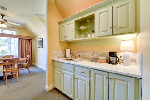 Springfield Studio Rental w/ Golf Course View! Apartment in Mississippi