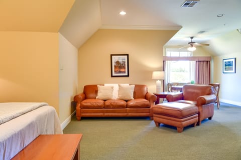 Springfield Studio Rental w/ Golf Course View! Apartment in Mississippi