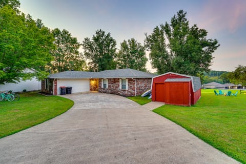 Beaver Lake Retreat w/ Deck: Paddle, Bike, Relax! House in Arkansas