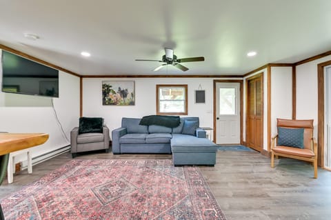 Cozy Catskills Cabin - 12 Mi to Windham Mountain! House in Capital District, NY, USA