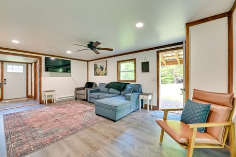 Cozy Catskills Cabin - 12 Mi to Windham Mountain! House in Capital District, NY, USA