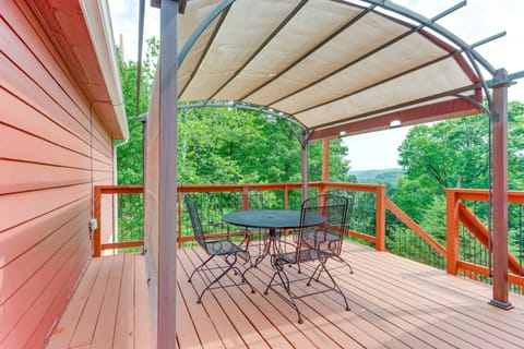 Eureka Springs Home ~ 1/2 Mi to Beaver Lake! House in Beaver Lake