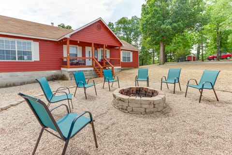 Eureka Springs Home ~ 1/2 Mi to Beaver Lake! House in Beaver Lake