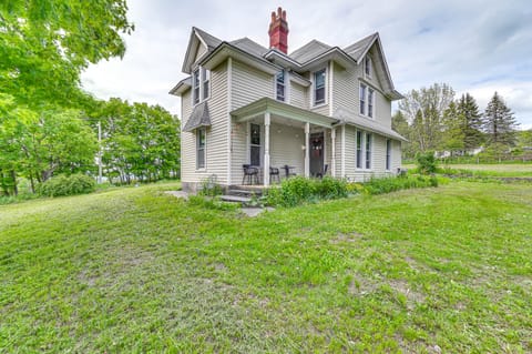 Family Home w/ Yard & Fire Pit in Middleburgh! House in Capital District, NY, USA