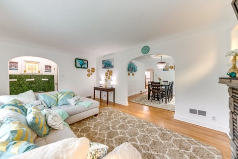 Spacious St Louis Retreat: 8 Mi to Downtown! House in Lindenwood Park