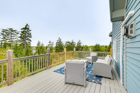 4 Mi to Acadia Trails: Coastal Maine Home w/ Deck House in Southwest Harbor
