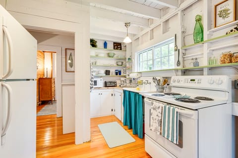 8 Mi to Mount Snow: Rustic Marlboro Cottage Cottage in Vermont