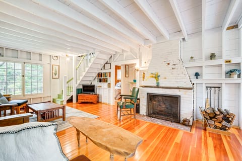 8 Mi to Mount Snow: Rustic Marlboro Cottage Cottage in Vermont