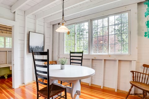 8 Mi to Mount Snow: Rustic Marlboro Cottage Cottage in Vermont