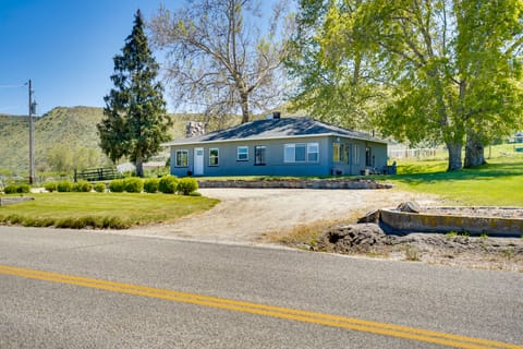 Charming Emmett Home w/ Patio - 14 Mi to Reservoir House in Salmon River