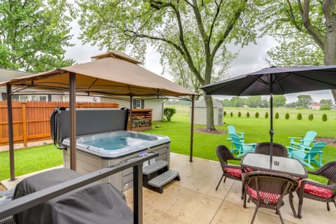 Port Clinton Home: Hot Tub, Steps to Portage River House in Lake Erie