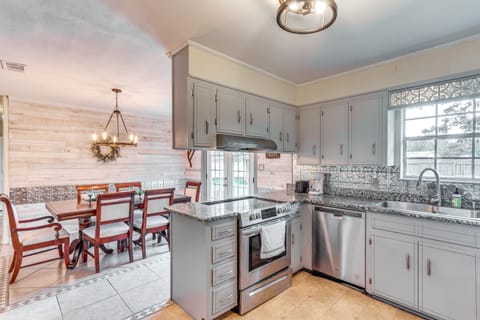 Pace Family Home: 1 Mi to Beach & Park! House in Alabama