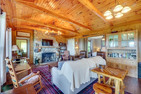 Tallassee Family Home w/ Stunning Smoky Mtn Views House in Great Smoky Mountains