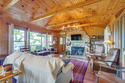 Tallassee Family Home w/ Stunning Smoky Mtn Views House in Great Smoky Mountains