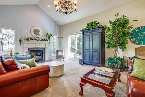 Menasha Home w/ Patio - Walking Distance to Lake! House in Appleton