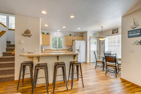 Half Mi to Beach: Rockaway Beach Home w/ Grill! House in Rockaway Beach