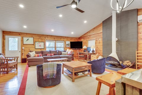 Modern Cabin in Lake Placid w/ Mountain Views! House in Adirondack Mountains