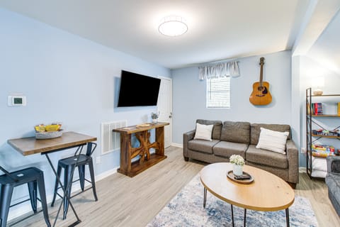 Waterfront Lake Hamilton Vacation Rental w/ Dock! House in Garland County