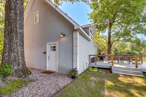 Waterfront Lake Hamilton Vacation Rental w/ Dock! House in Garland County