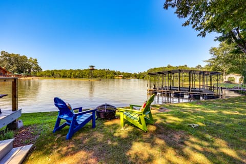 Waterfront Lake Hamilton Vacation Rental w/ Dock! House in Garland County