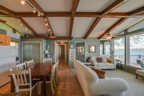 Dreamy Lake Poinsett Cabin w/ Deck, Dock & Views! House in South Dakota