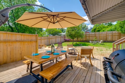 4 Mi to Liberty U: Huge Home w/ Yard & Hot Tub House in Lynchburg