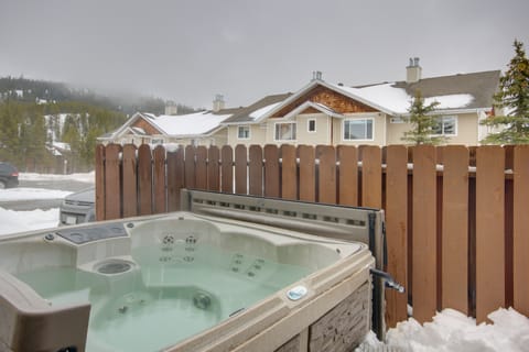 Condo in Cedar Creek w/ Shuttle to Big Sky Resort! Apartment in Big Sky