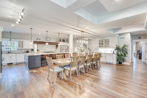 Sprawling Wisconsin Dells Home w/ Deck & Fire Pit Villa in Lake Delton