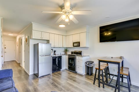 Walk to Coligny Beach! Resort Life in Hilton Head Apartment in South Forest Beach