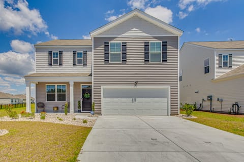 2 Mi to Golf: Myrtle Beach Home w/ Pool Access! House in Carolina Forest