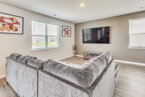 2 Mi to Golf: Myrtle Beach Home w/ Pool Access! House in Carolina Forest