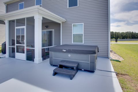 2 Mi to Golf: Myrtle Beach Home w/ Pool Access! House in Carolina Forest