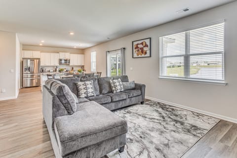 2 Mi to Golf: Myrtle Beach Home w/ Pool Access! House in Carolina Forest