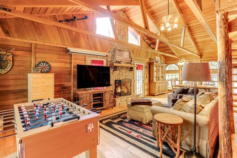 Tumbling Shoals Cabin < 1 Mi to Beaches & Boating! House in Greers Ferry Lake