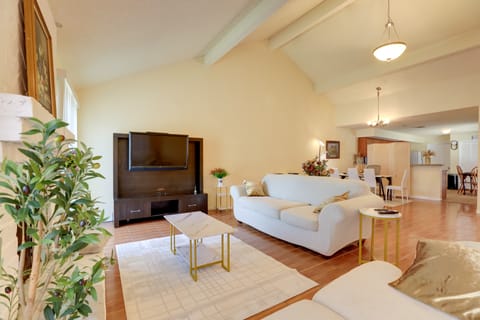 5 Mi to Sugar Land: Houston Area Home w/ Yard! House in Sugar Land