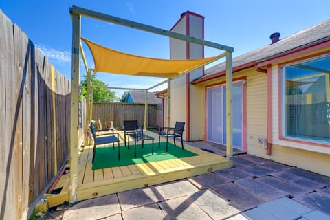 5 Mi to Sugar Land: Houston Area Home w/ Yard! House in Sugar Land