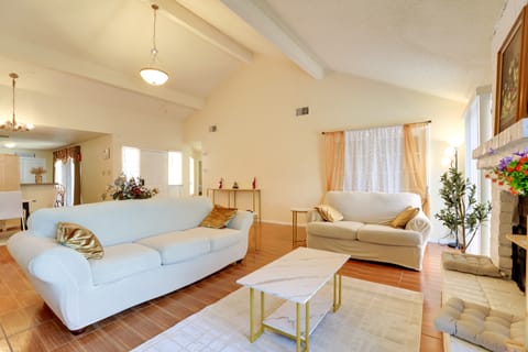 5 Mi to Sugar Land: Houston Area Home w/ Yard! House in Sugar Land