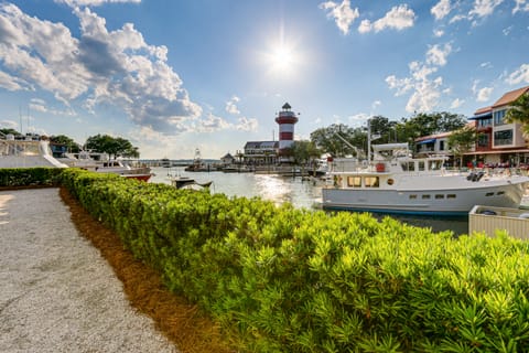 Walk to Harbour Town: Quaint Sea Pines Gem Apartment in Hilton Head Island