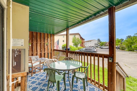 Unwind Poolside, Walk to Sand! Ocean City Condo Apartment in Ocean City